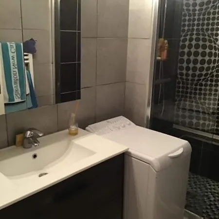 2 Pieces Tres Calme Apartment Hyeres